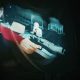 Devil May Cry Season 2 Peek Peek Dante با موهای بلند با آبنوس و عاج نشان می دهد